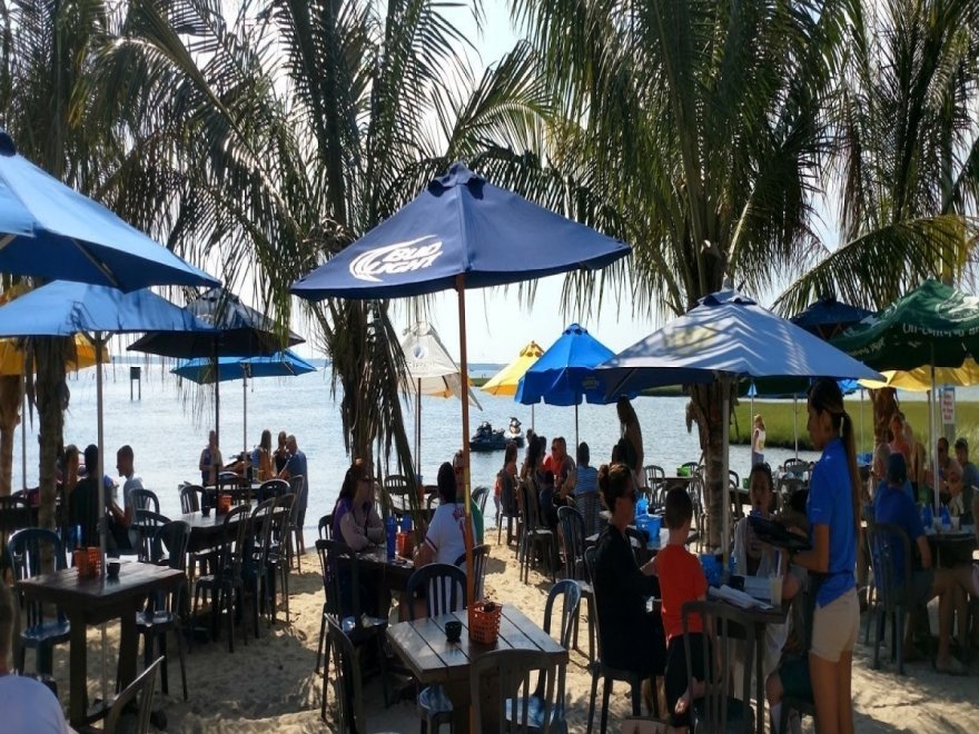 Macky's Bayside Bar & Grill