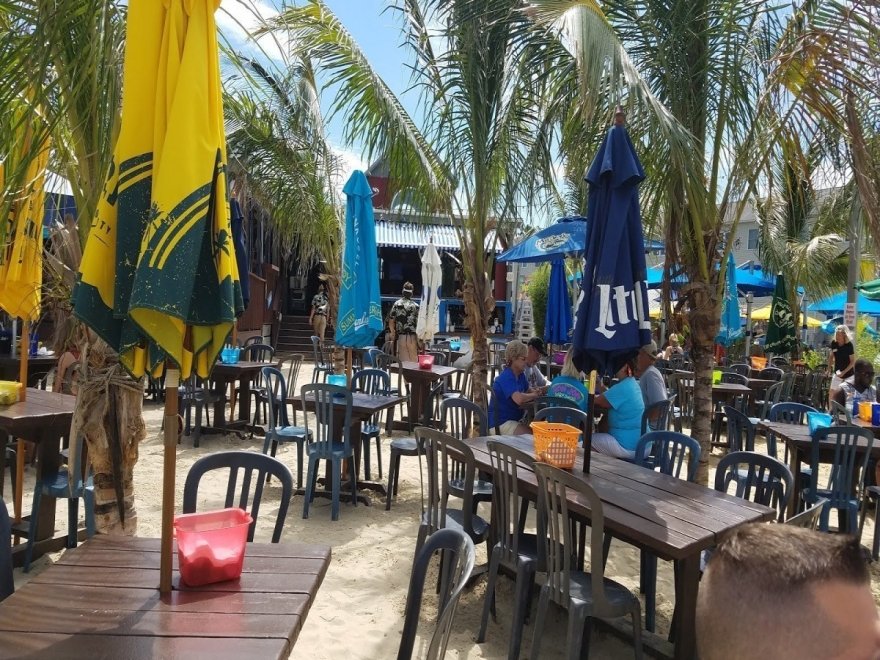 Macky's Bayside Bar & Grill