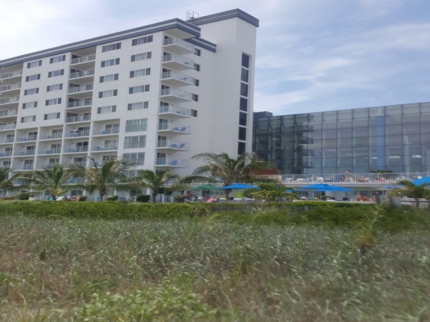 Schooner's Oceanfront Bar & Lounge