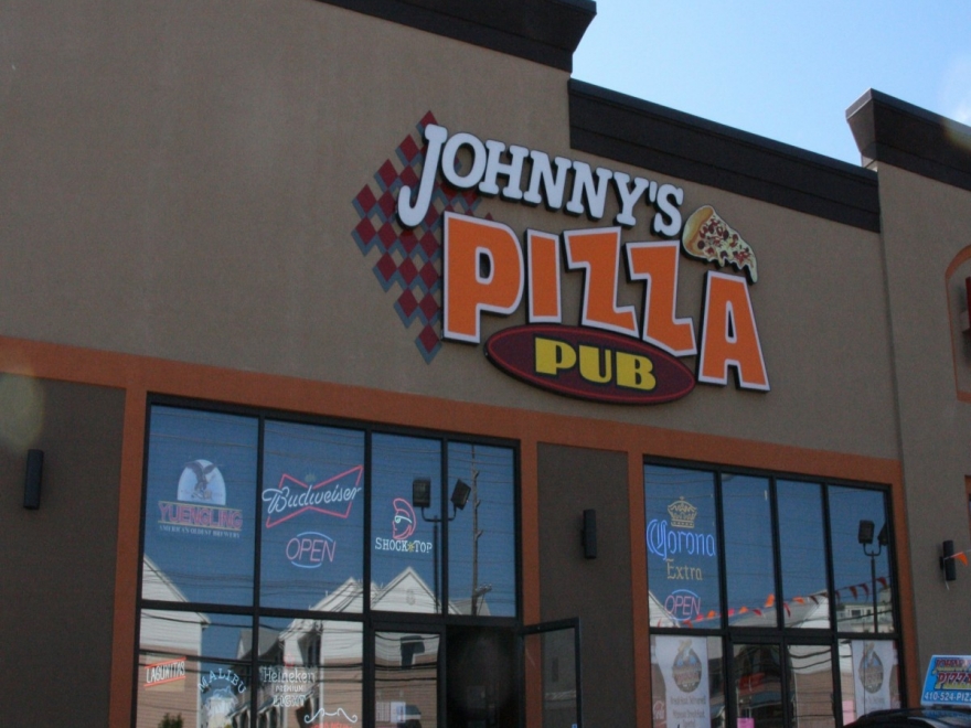 Johnny's Pizza & Pub